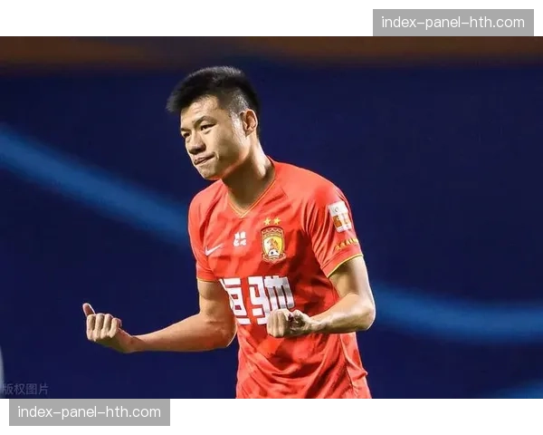 老将沃克捧杯后宣布从国家队退役,专注俱乐部生涯 老将沃克捧杯后宣布从国家队退役,专注俱乐部生涯